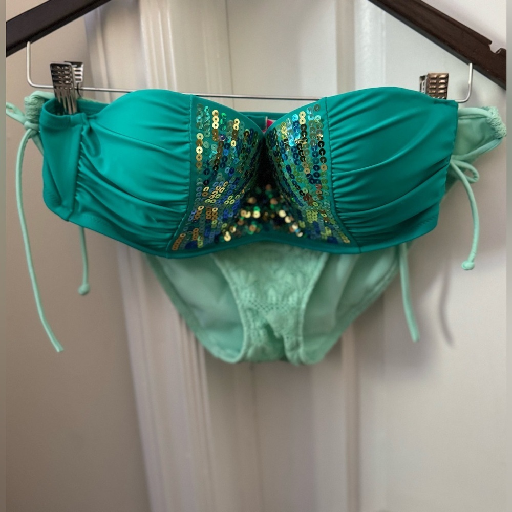 VICTORIA’S SECRET Two Piece Green Swim Bikini with Bra (34D) and Bottoms (L)